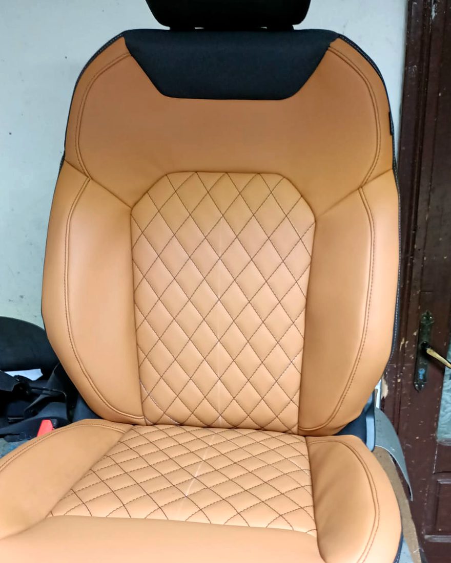 Scaun Dacia Duster retapițat în piele camel, cusătură romb