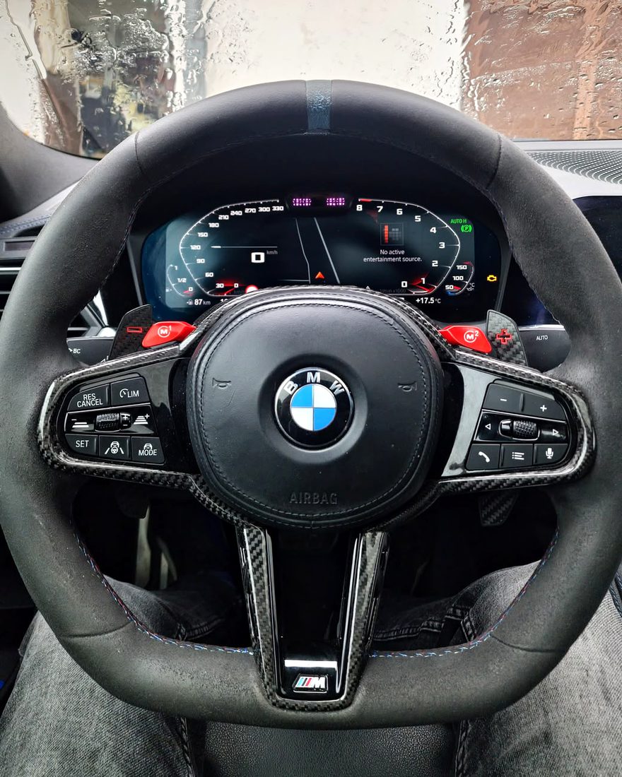 Volan BMW M4 original, înainte de retapițare